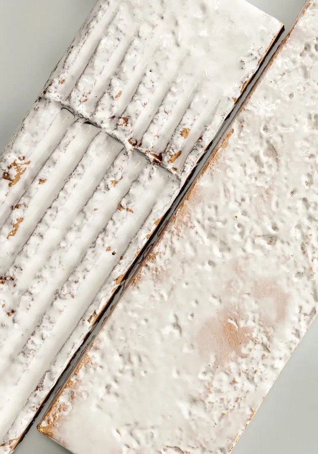 Плитка 23x8 Mono Bianco Chamotte глянцевая, рельефная белый однотонный Mutina Плитка 23x8 Mono Bianco Chamotte глянцевая, рельефная белый однотонный Mutina